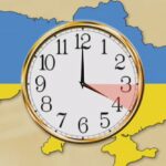 Зеленский еще не подписал закон: Украина снова переводит часы на летнее время