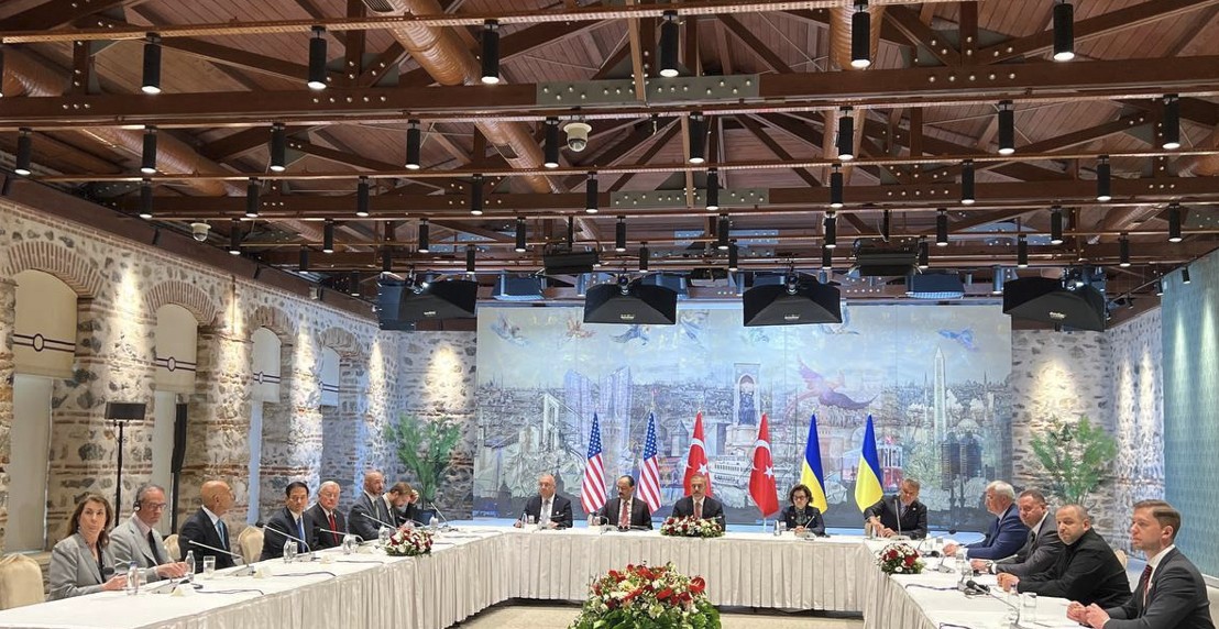 В Стамбуле стартовали трехсторонние переговоры Украины, США и Турции