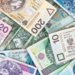Украинцы в Польше могут потерять выплаты Rodzina 800+ и Dobry Start уже с июня
